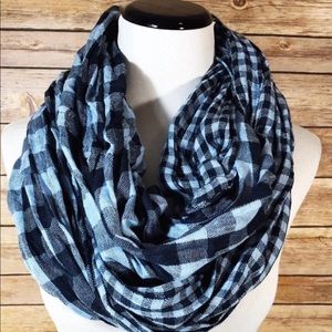 Cute blue plaid infinity scarf BNWT